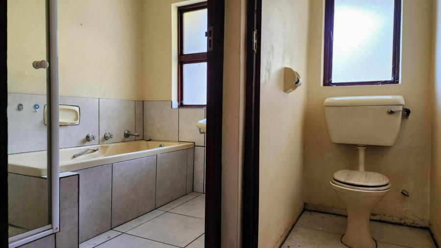 5 Bedroom Property for Sale in Uilenkraalsmond Western Cape